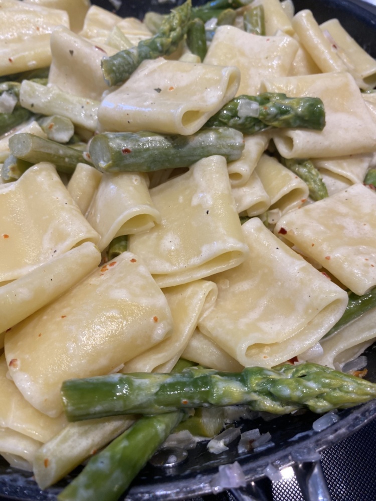 Paccheri mit grünem Spargel